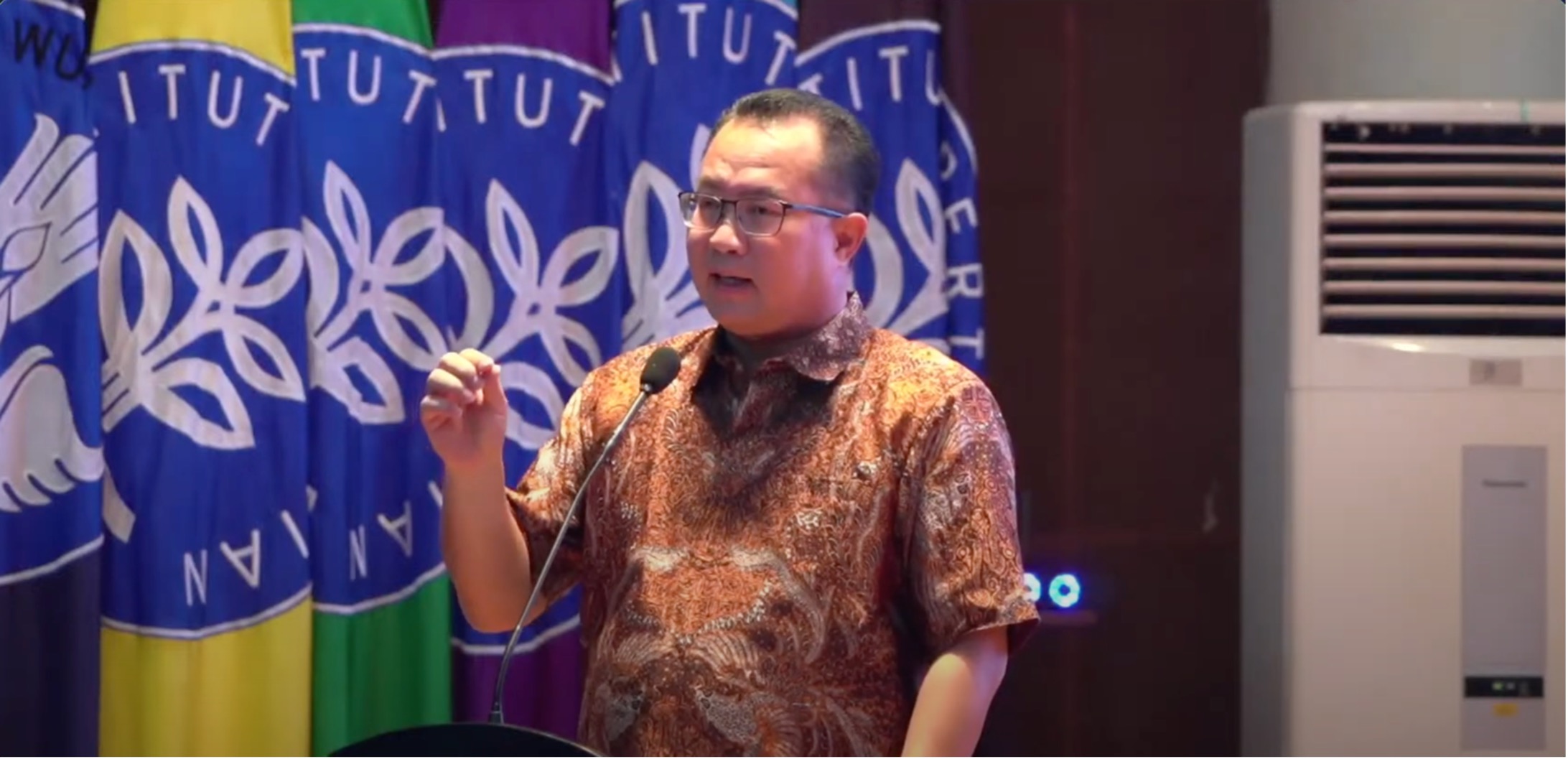 Arif Satria, Chancellor of IPB University, highlighted the impact of the digital era and modernization on food systems