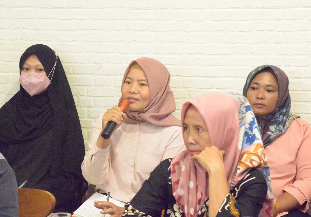 Fisherwomen from Pari Island shared their struggles, including the impact of the climate crisis and large-scale investments in reclamation, ports, and tourism