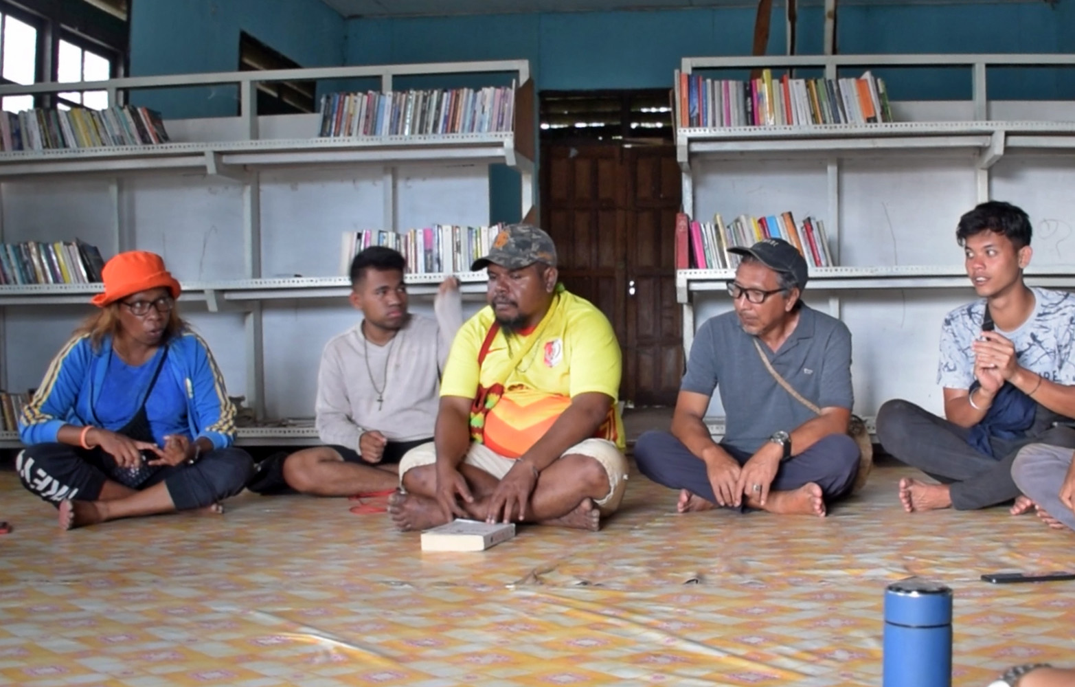 Nokeners visit the Boven Reading House in Boven Digoel Regency, a wonderful initiative run by teacher Daniel S. Soge where children can explore books and develop their reading skills.